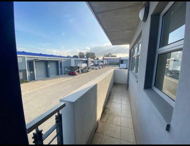 608M² WAREHOUSE TO LET IN STIKLAND INDUSTRIAL